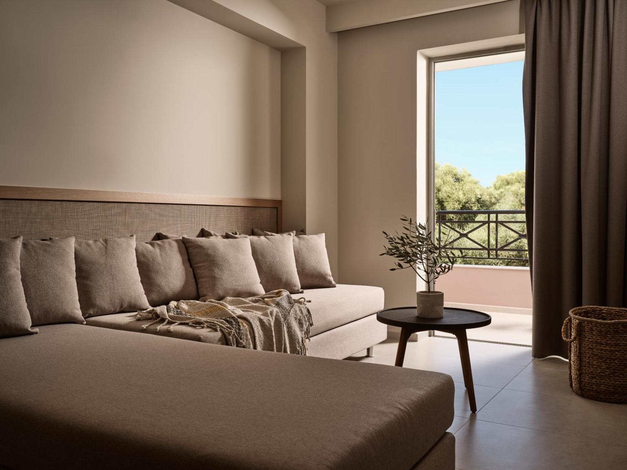 Alamis & Aparthotel