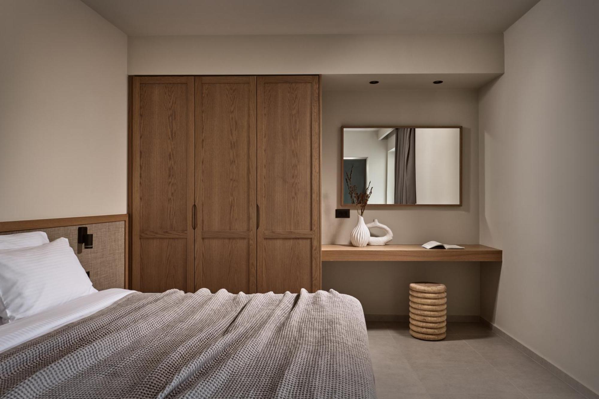 Aparthotel Alamis & 4*