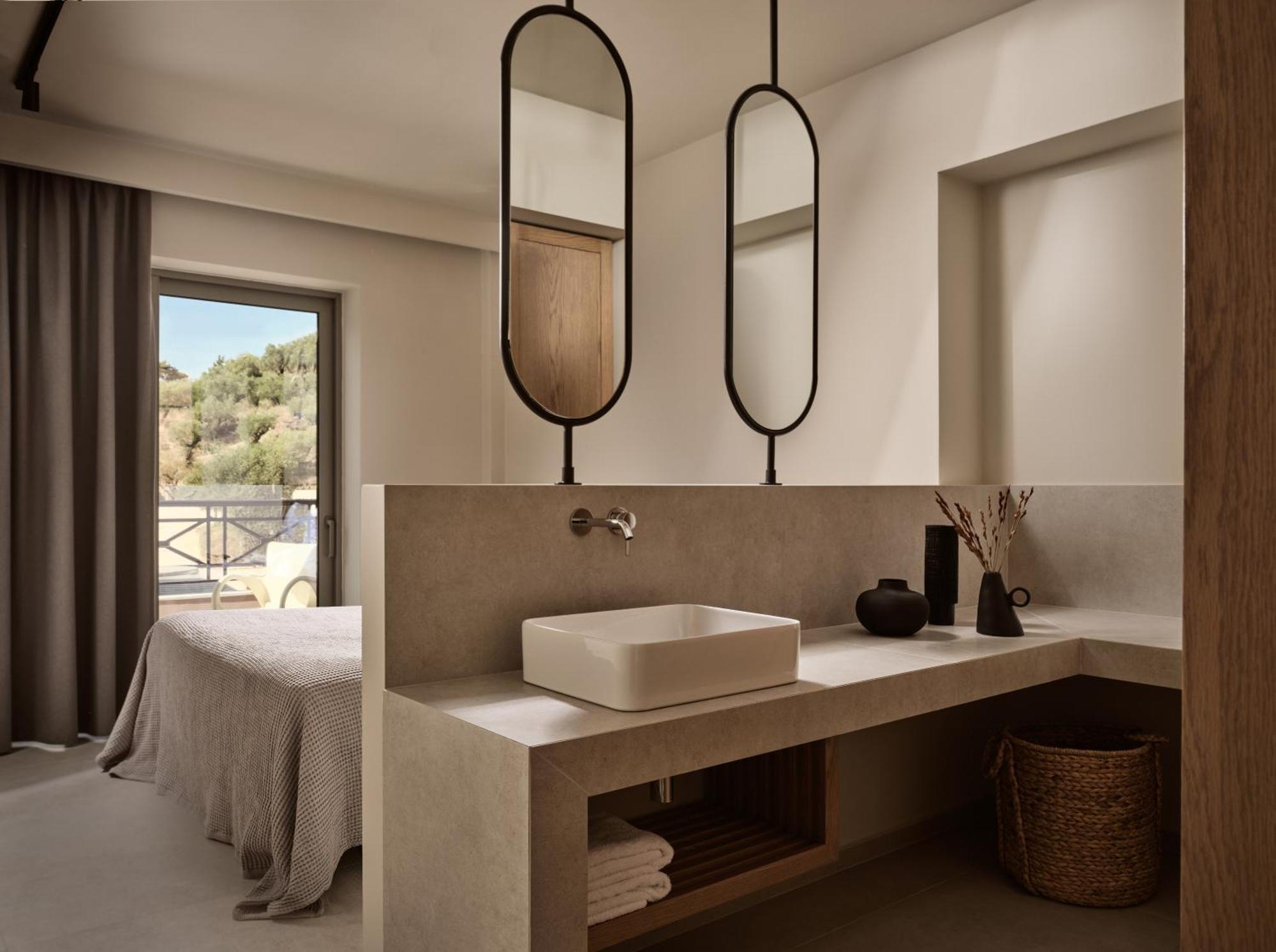 Aparthotel Alamis & 4*