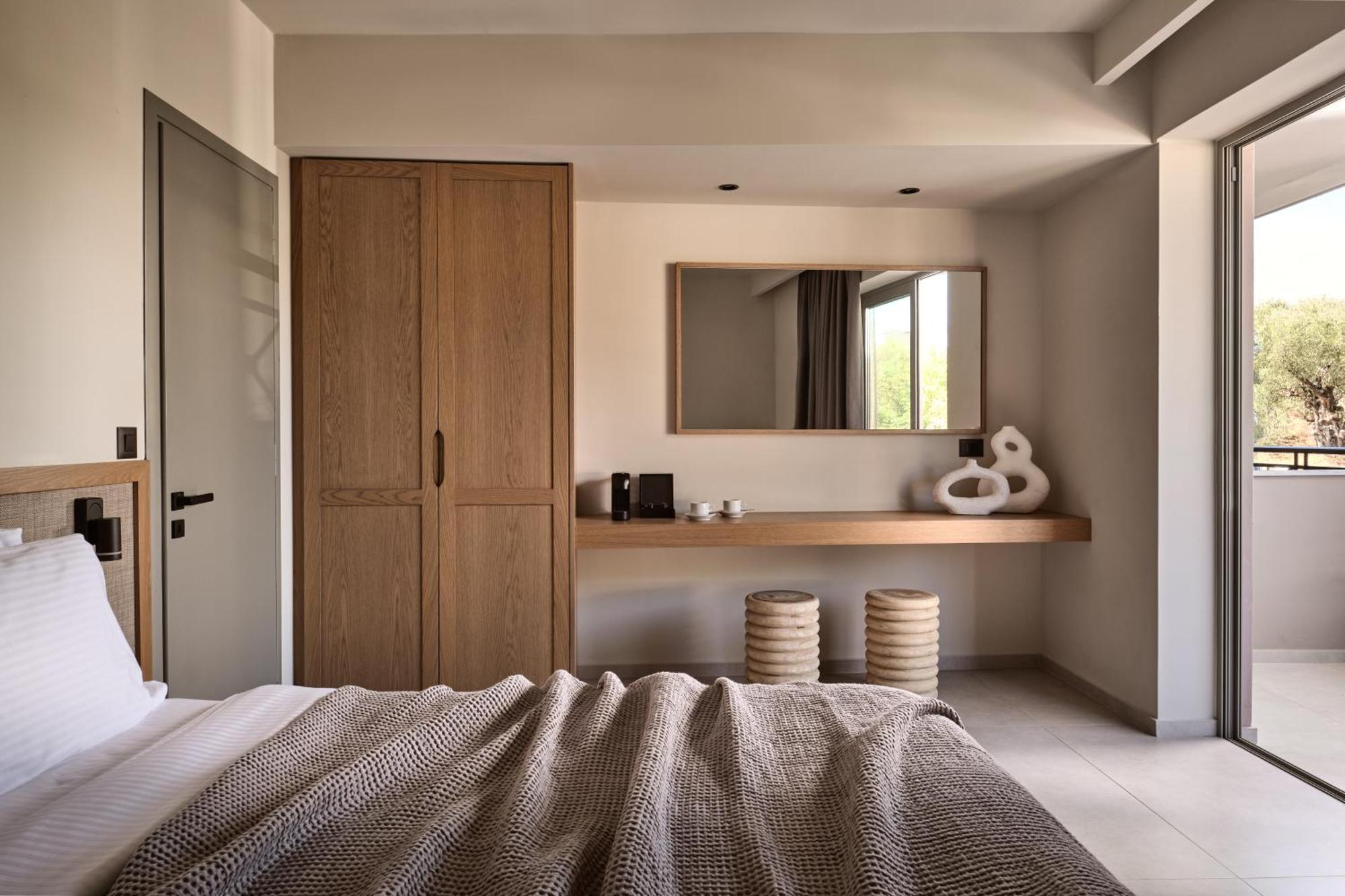 Alamis & Aparthotel 4*
