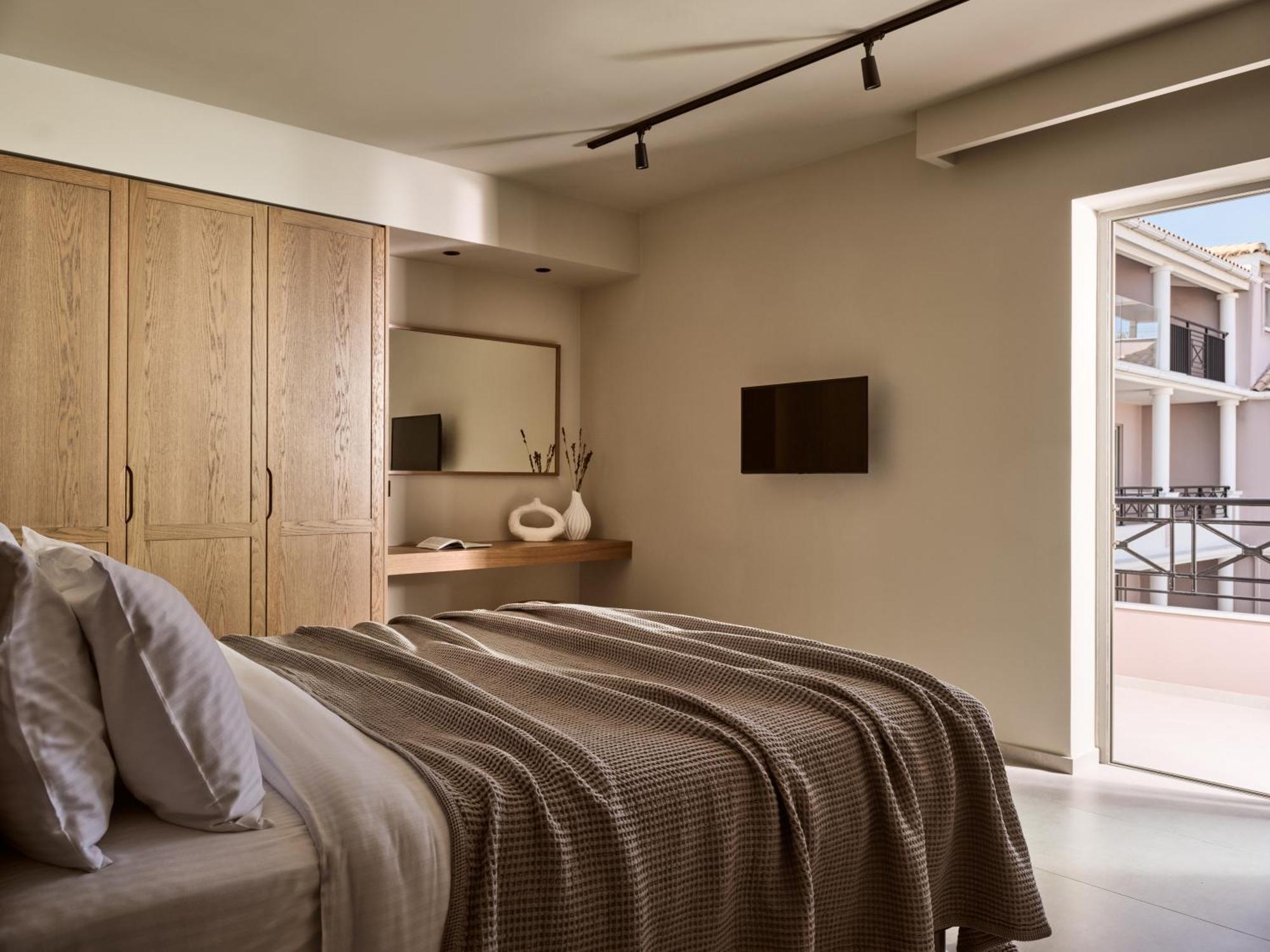 Aparthotel Alamis & 4*