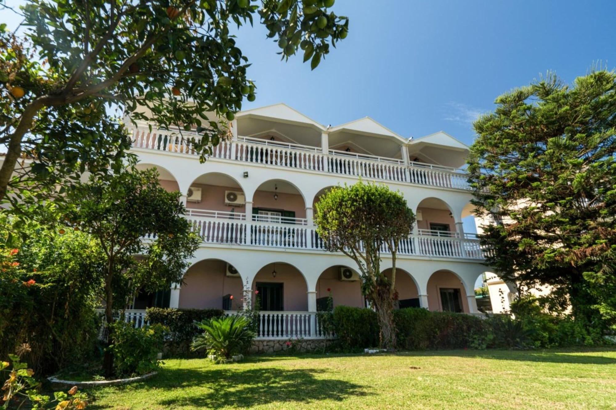 Alamis & Aparthotel